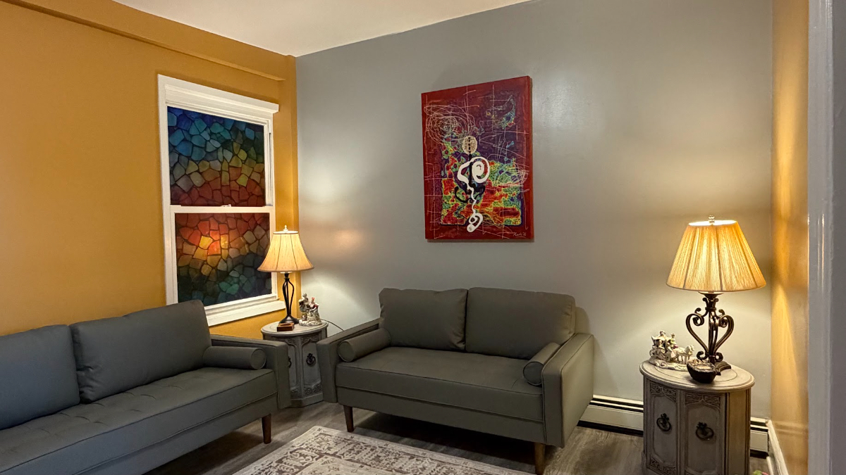 Newly Renovated 2 BDR Apartment Minutes From Elmhurst Hospital And Manhattan - Photo 2
