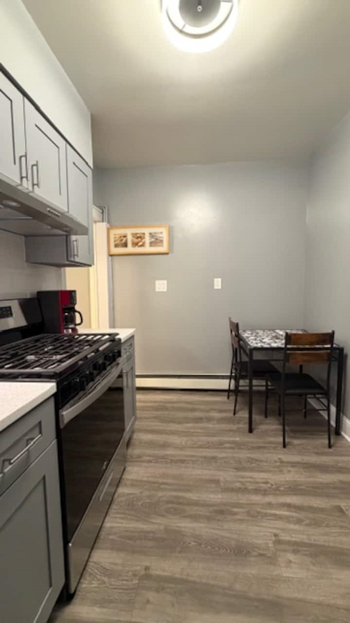 Newly Renovated 2 BDR Apartment Minutes From Elmhurst Hospital And Manhattan - Photo 6