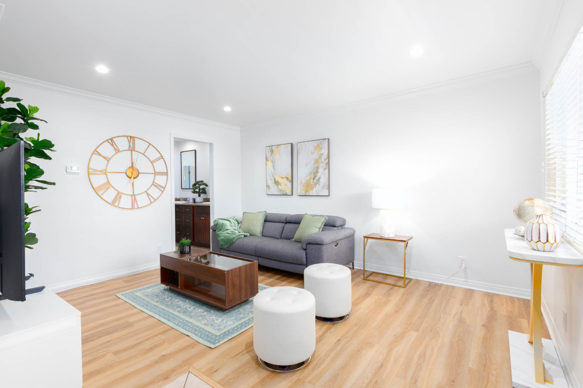 Top-Floor Hillcrest Condo, Walk to Scripps Mercy & UCSD Medical, Gated with Parking - Photo 1