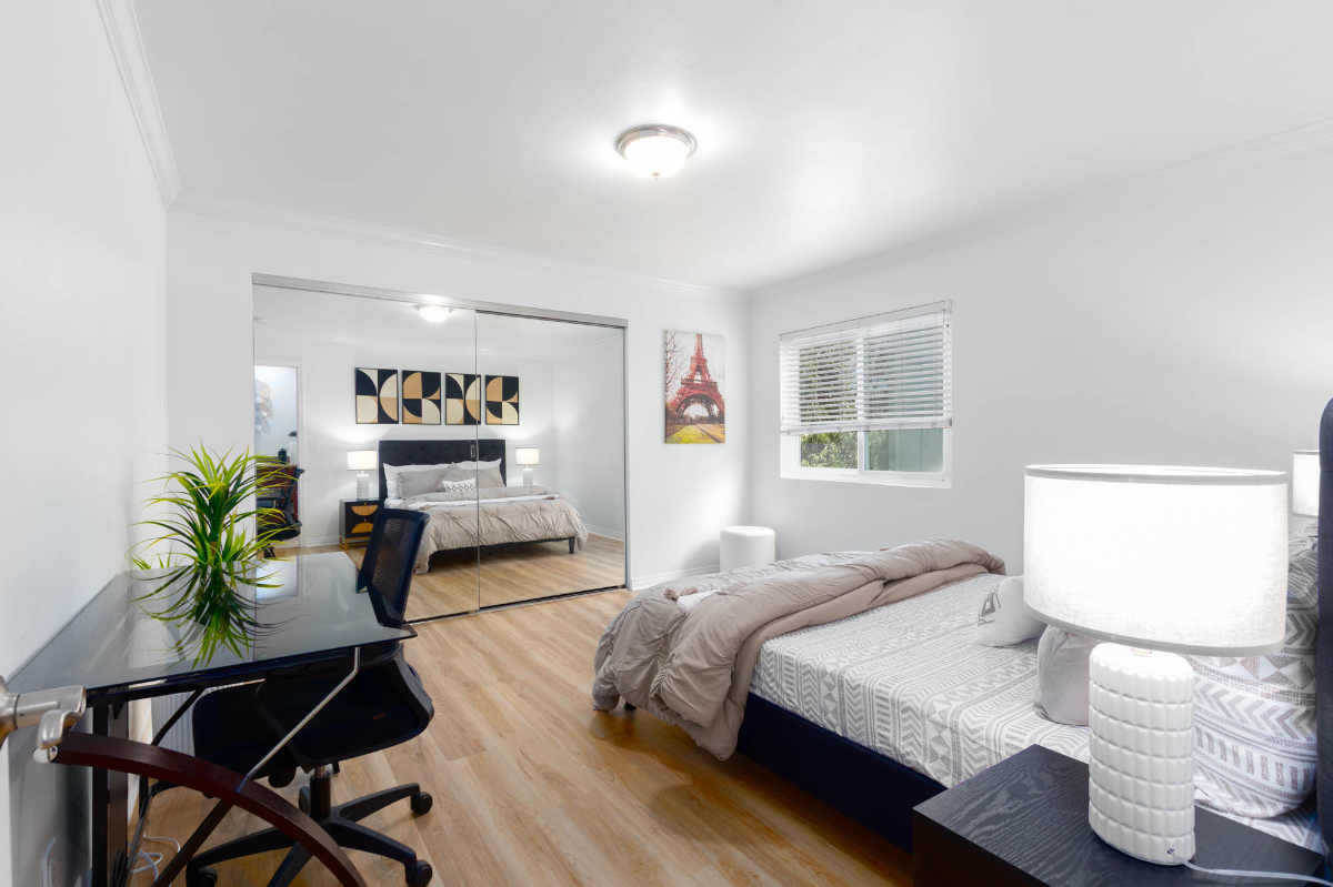 Top-Floor Hillcrest Condo, Walk to Scripps Mercy & UCSD Medical, Gated with Parking - Photo 5