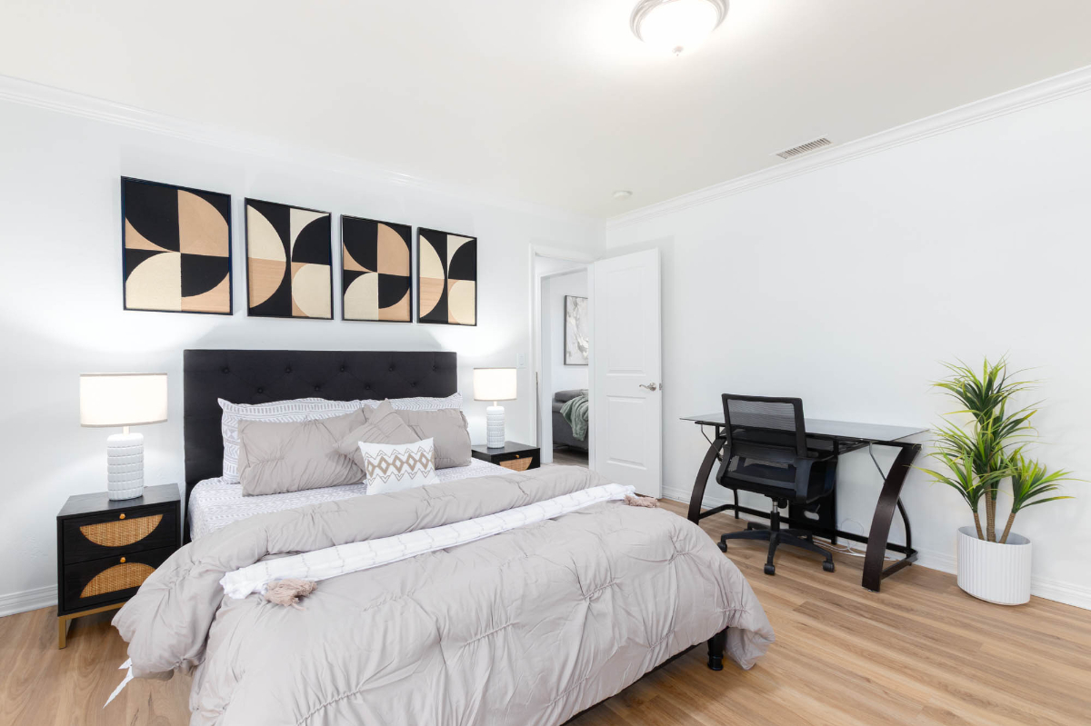 Top-Floor Hillcrest Condo, Walk to Scripps Mercy & UCSD Medical, Gated with Parking - Photo 6