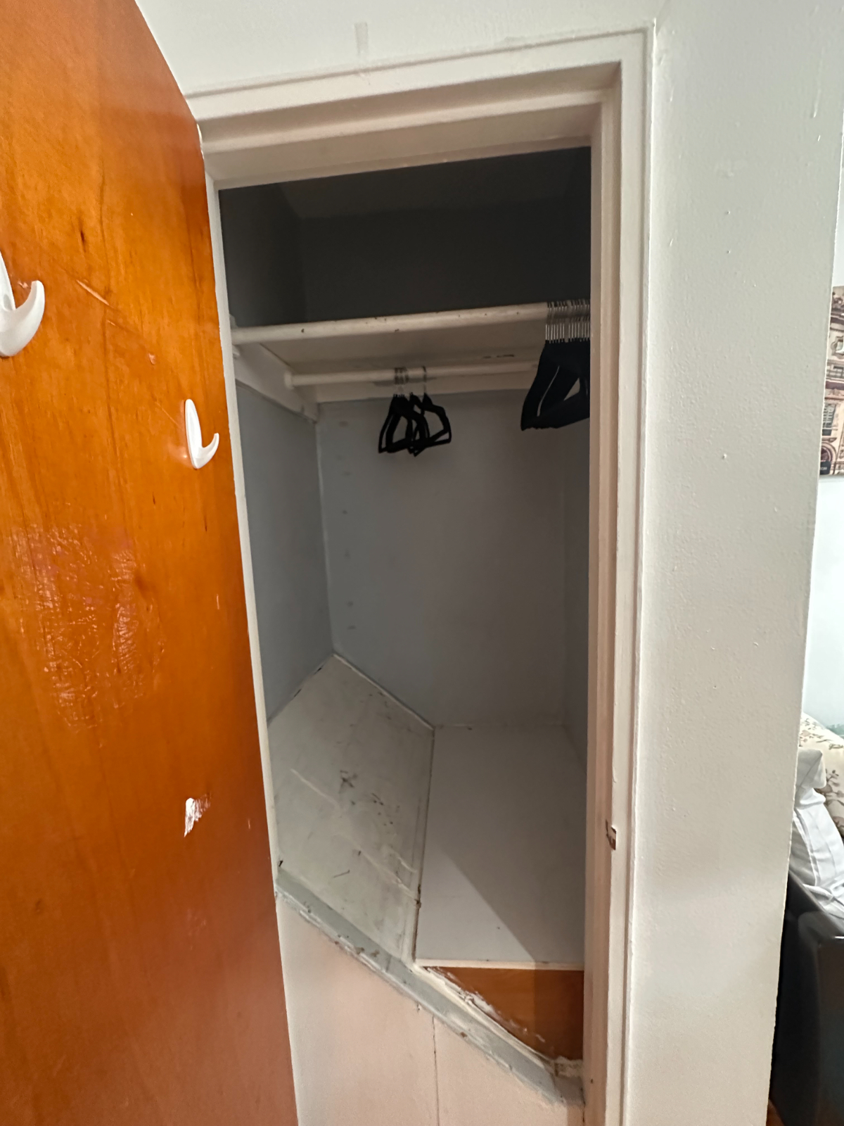 Cozy Furnished Room Near Public Transportation And Local Hospitals In Brooklyn - Photo 9