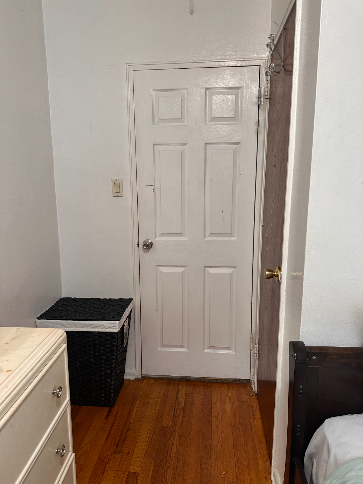 Cozy Furnished Room Near Public Transportation And Local Hospitals In Brooklyn - Photo 8