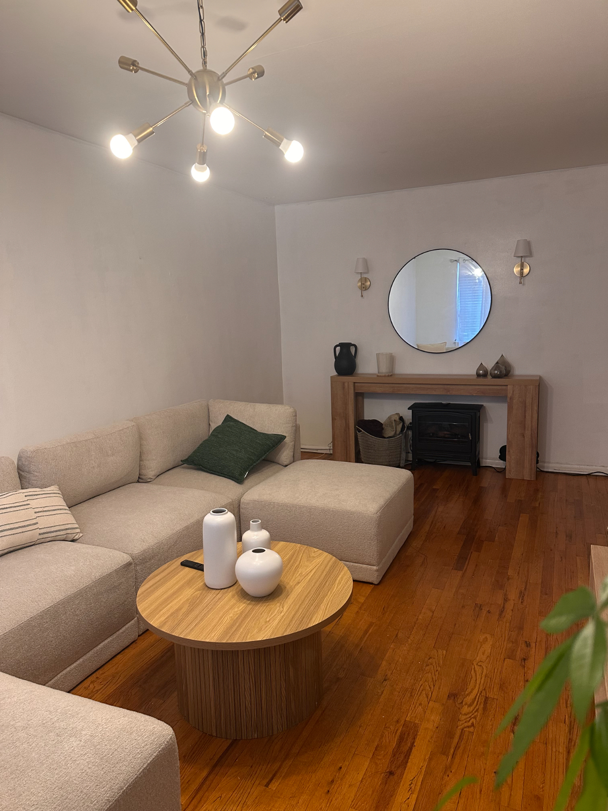 Cozy Furnished Room Near Public Transportation And Local Hospitals In Brooklyn - Photo 12