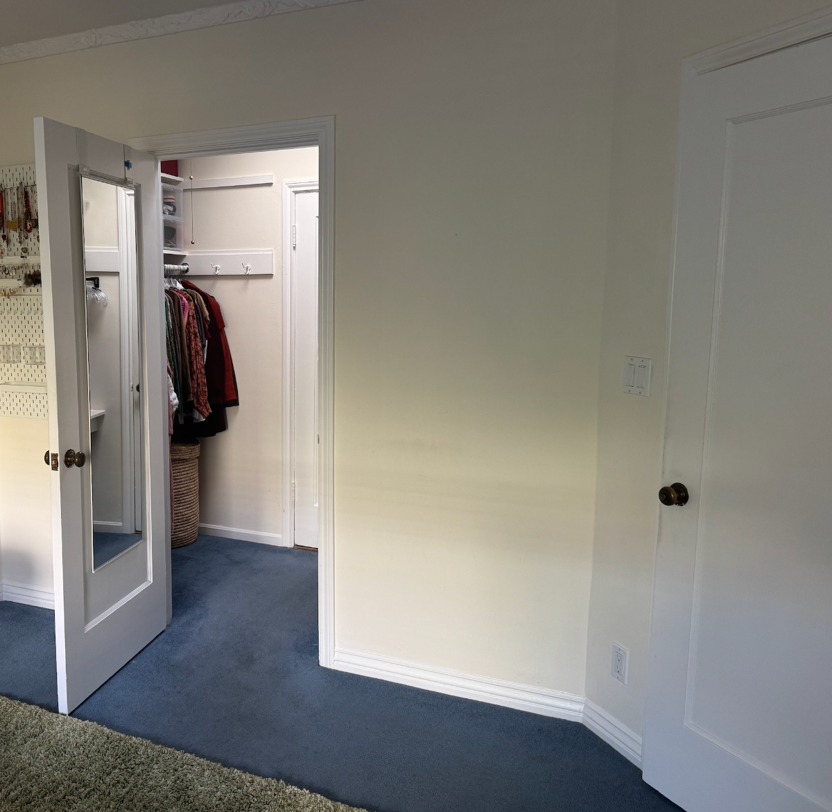 Bright, spacious furnished room in a peaceful Outer Sunset home | Female Professionals Welcome | $2,200 All-In - Photo 4
