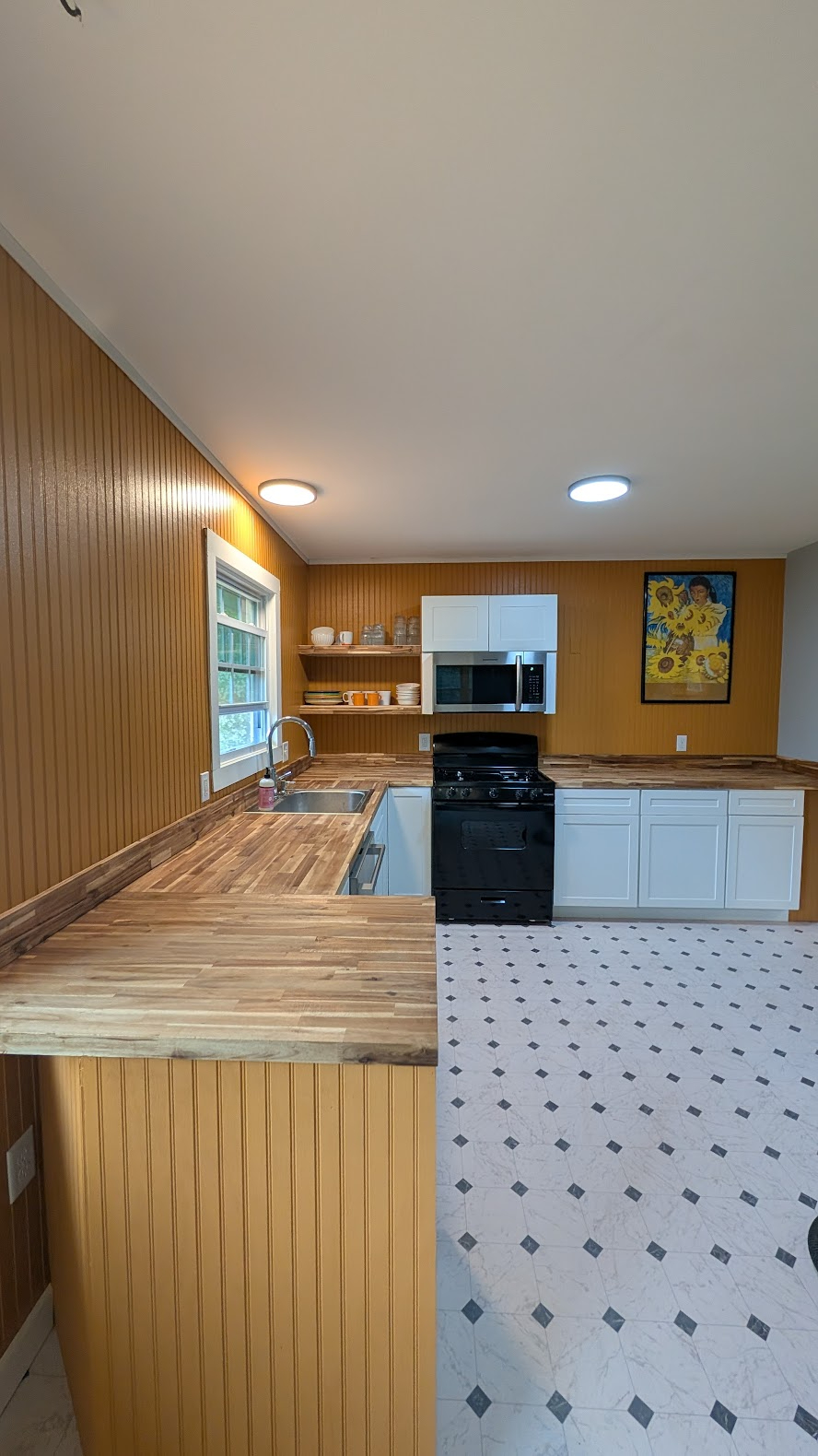 Large, Spacious & Private South Burlington Home Near UVM & Beta Tech. - Photo 1