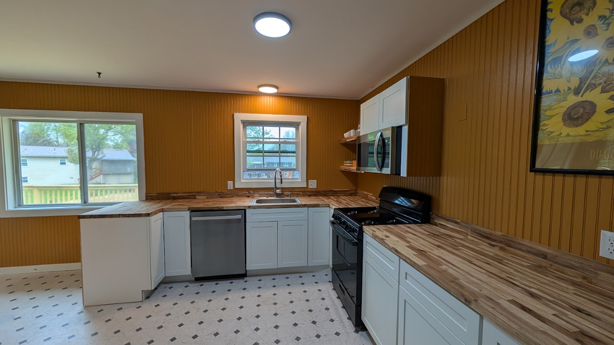 Large, Spacious & Private South Burlington Home Near UVM & Beta Tech. - Photo 2