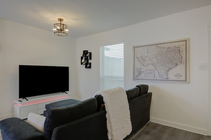 Polished SoCo 2BR 2BA Townhome - Photo 3