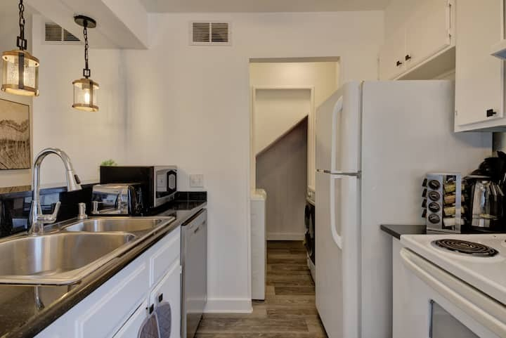 Polished SoCo 2BR 2BA Townhome - Photo 10