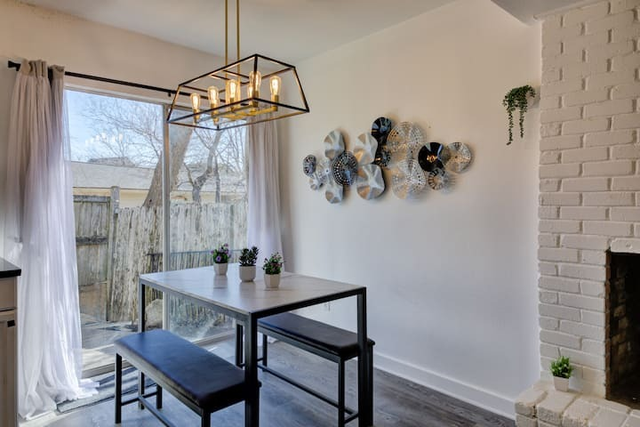 Polished SoCo 2BR 2BA Townhome - Photo 8