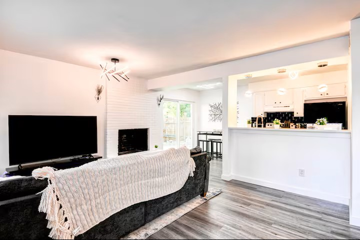Polished SoCo 2BR 2BA Townhome - Photo 3
