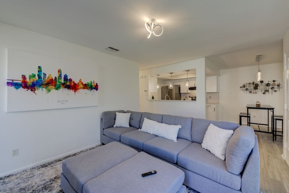 Modern 2BR/2BA Lamplight Village Duplex Near The Domain - A Side - Photo 2