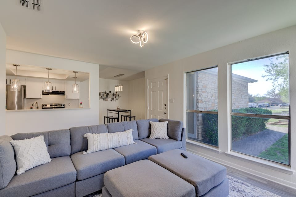 Modern 2BR/2BA Lamplight Village Duplex Near The Domain - A Side - Photo 1