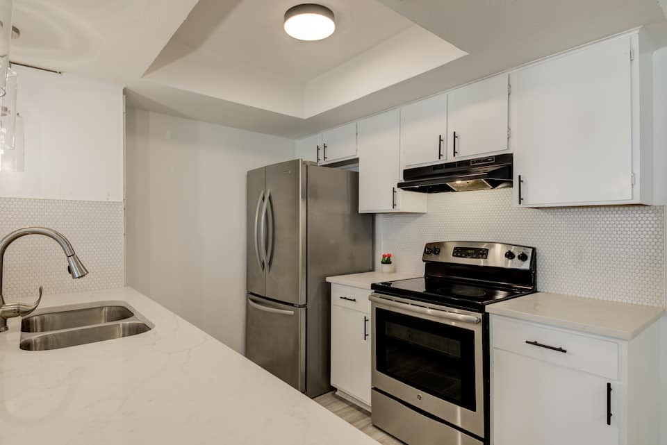 Modern 2BR/2BA Lamplight Village Duplex Near The Domain - A Side - Photo 7