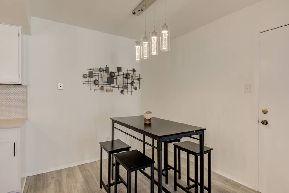 Modern 2BR/2BA Lamplight Village Duplex Near The Domain - A Side - Photo 9