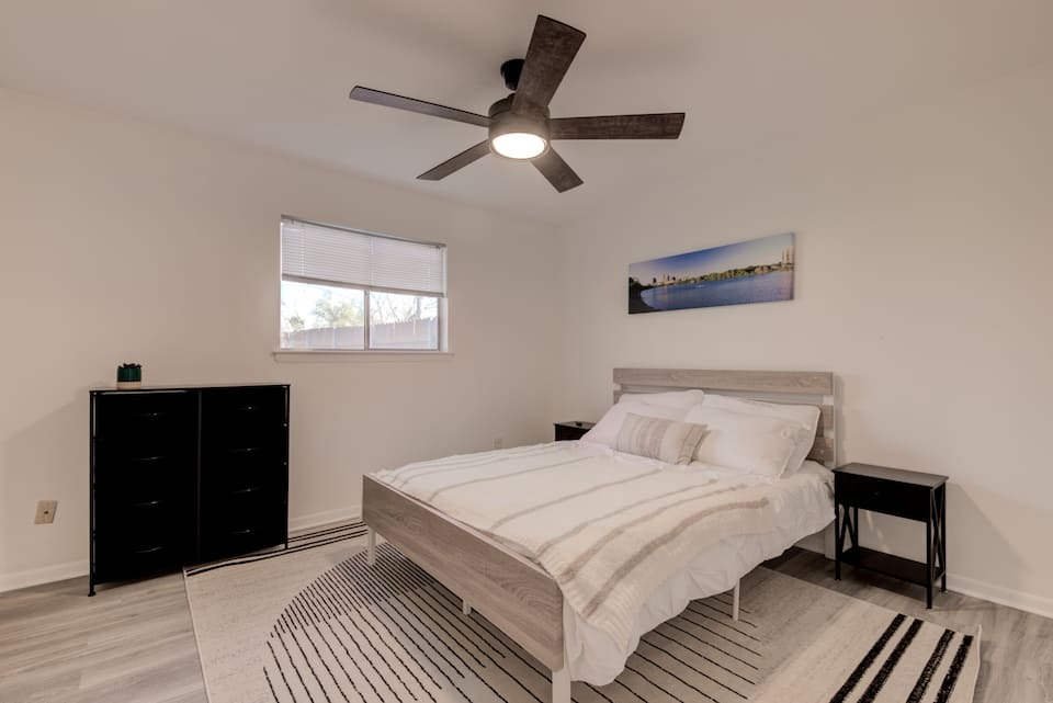 Modern 2BR/2BA Lamplight Village Duplex Near The Domain - A Side - Photo 10