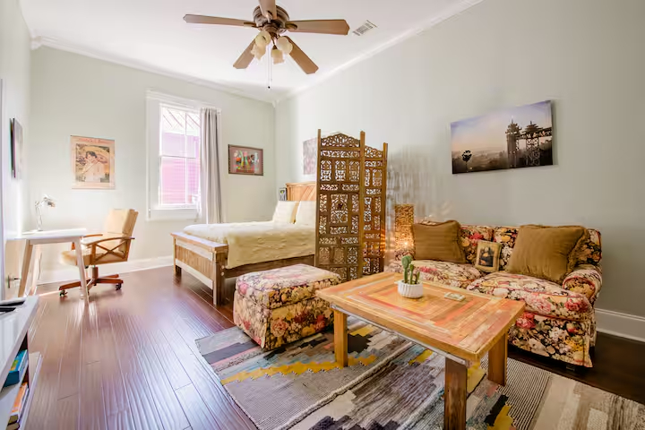 Stylish 1BR Studio, New Kitchen, Free Parking, Private