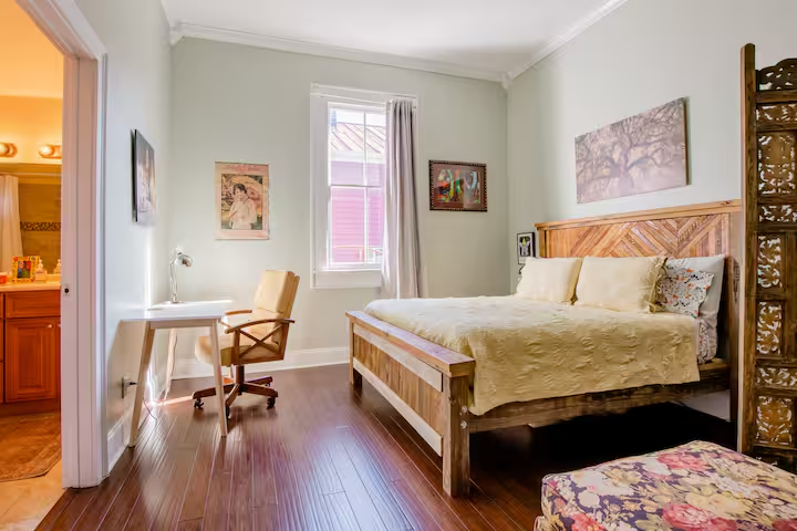 Stylish 1BR Studio, New Kitchen, Free Parking, Private - Photo 2