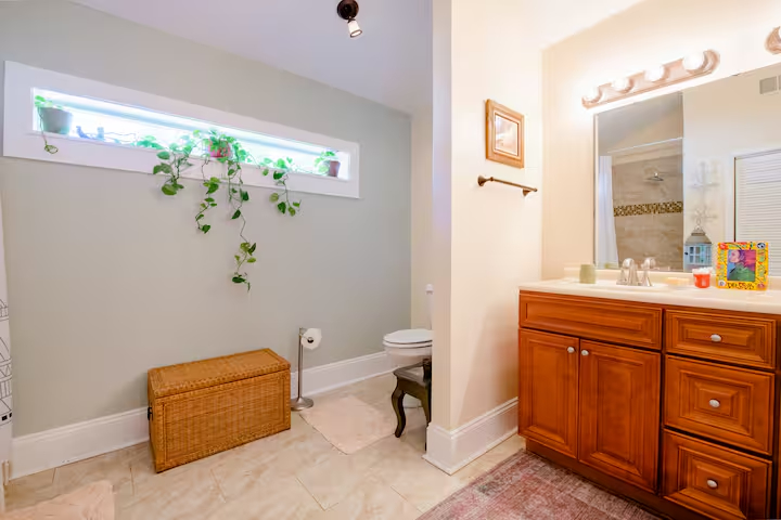 Stylish 1BR Studio, New Kitchen, Free Parking, Private - Photo 9