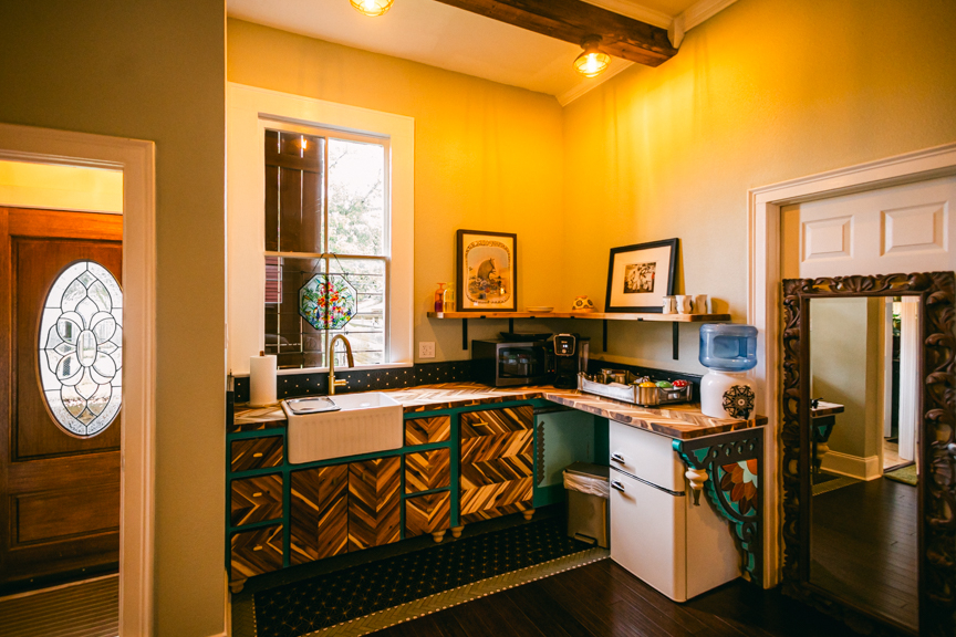Stylish 1BR Studio, New Kitchen, Free Parking, Private - Photo 6