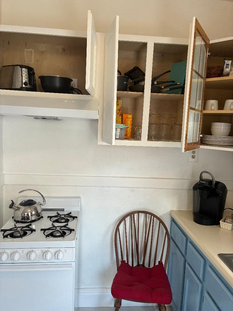 Vintage Long Beach Cottage walking distance from Restaurants, Shops & the Ocean - Photo 4