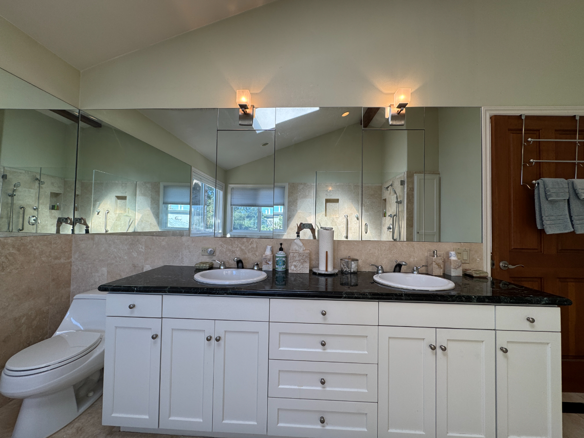 Private Upstairs Master Suite with Spa Bath and Deck - Photo 6