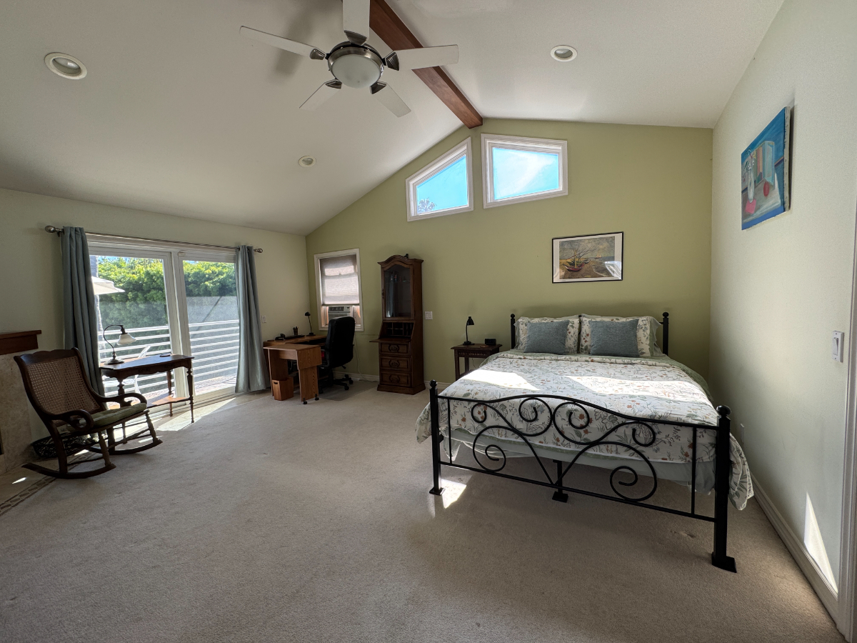 Private Upstairs Master Suite with Spa Bath and Deck - Photo 3