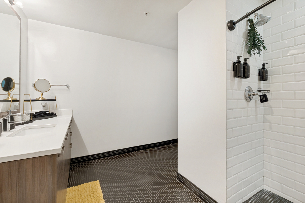 Luxury Downtown Dallas Condo - Photo 11