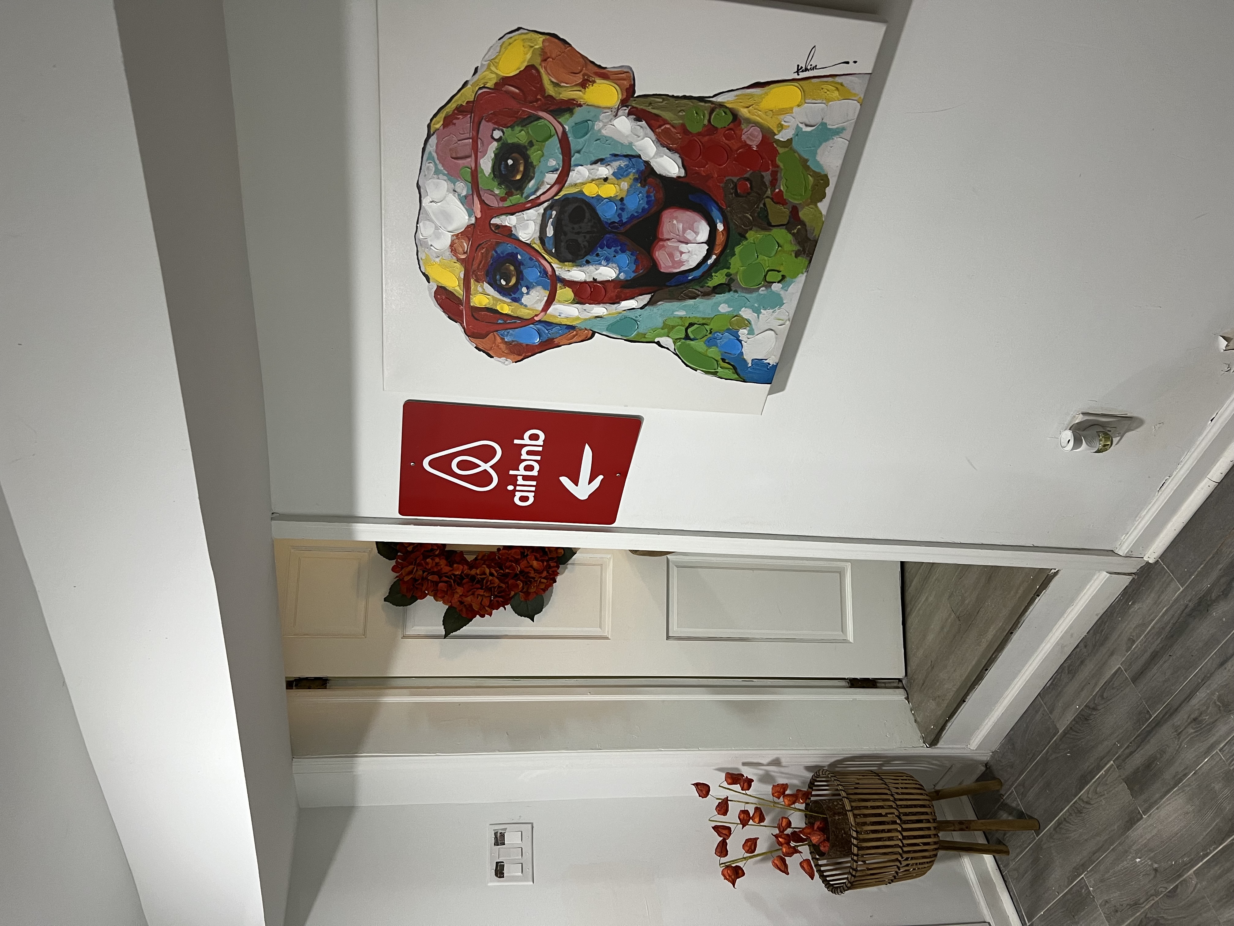 Art inspired 1 bedroom apt- lower floor - Photo 3