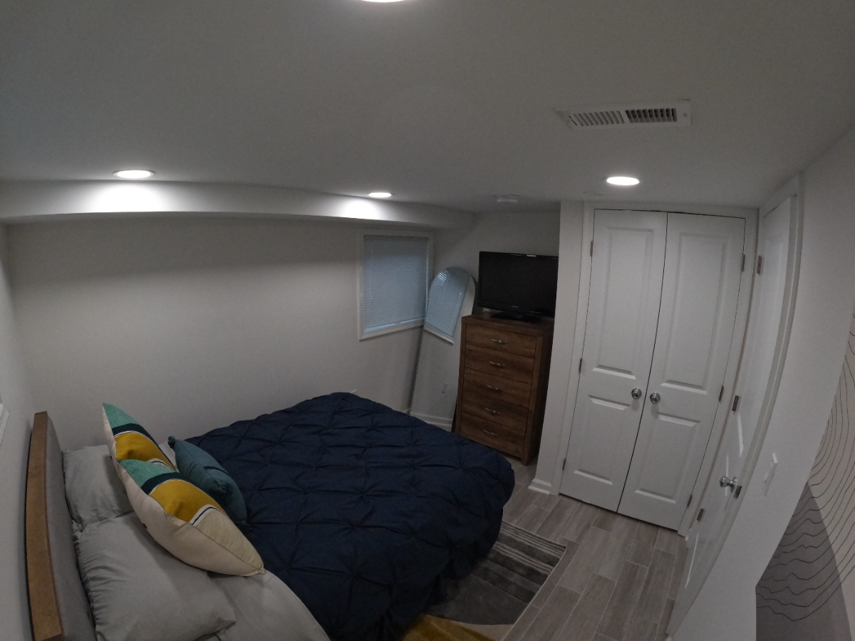Cozy Modern English Basement - Photo 6