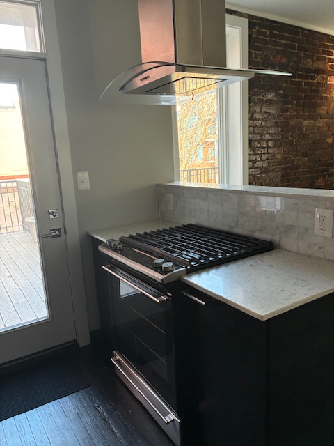 Capitol Hill Private Room With Shared Living Spaces In Prime Location Near Union Station - Photo 8