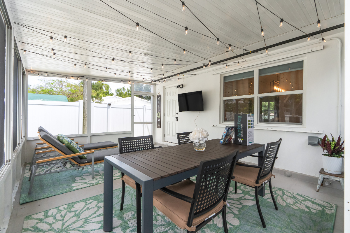 Spacious Modern Decor Villa in Hollywood - Photo 6