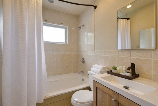 Quiet Furnished Room for Traveling Professionals - Near Shopping & Fitness - Photo 3
