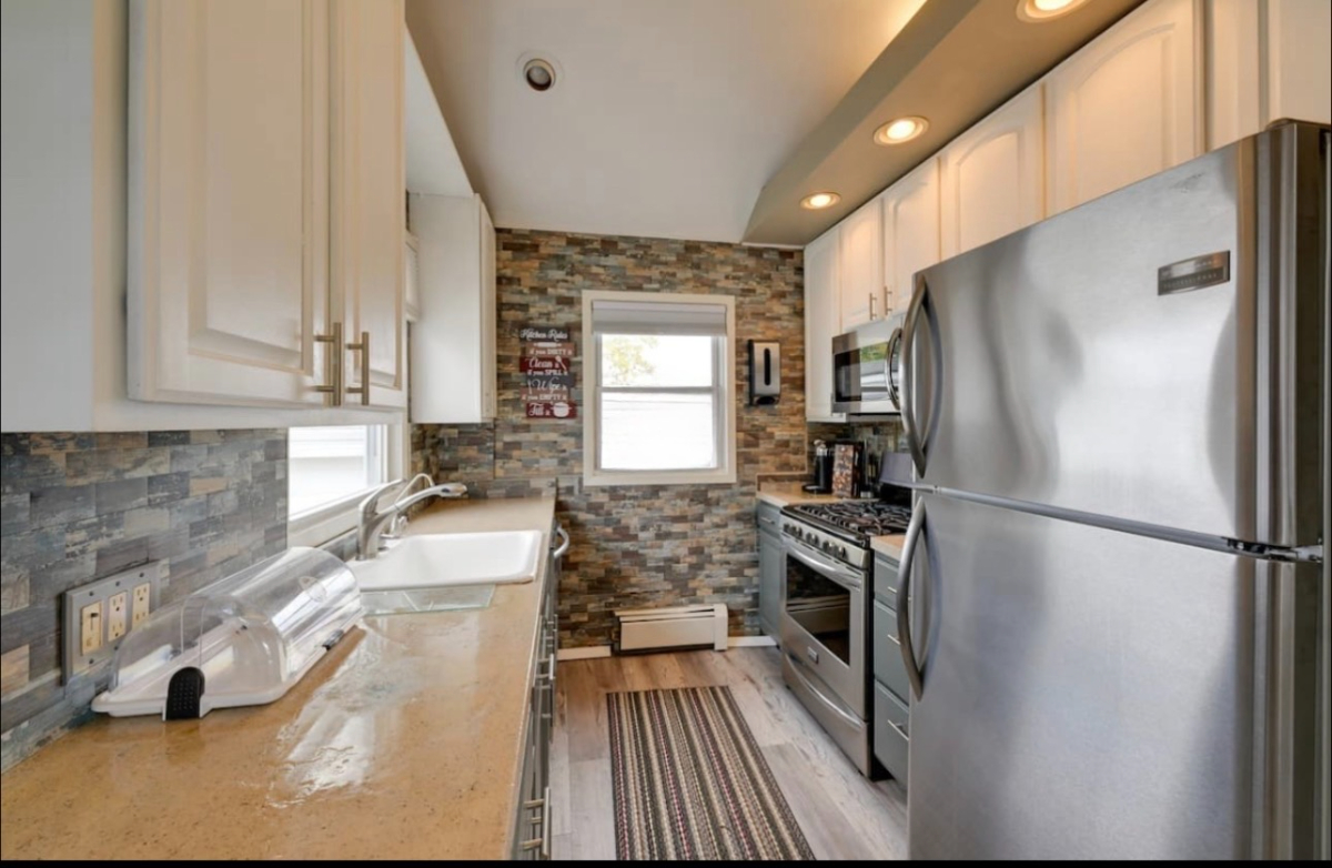 Quiet Furnished Room for Traveling Professionals - Near Shopping & Fitness - Photo 6
