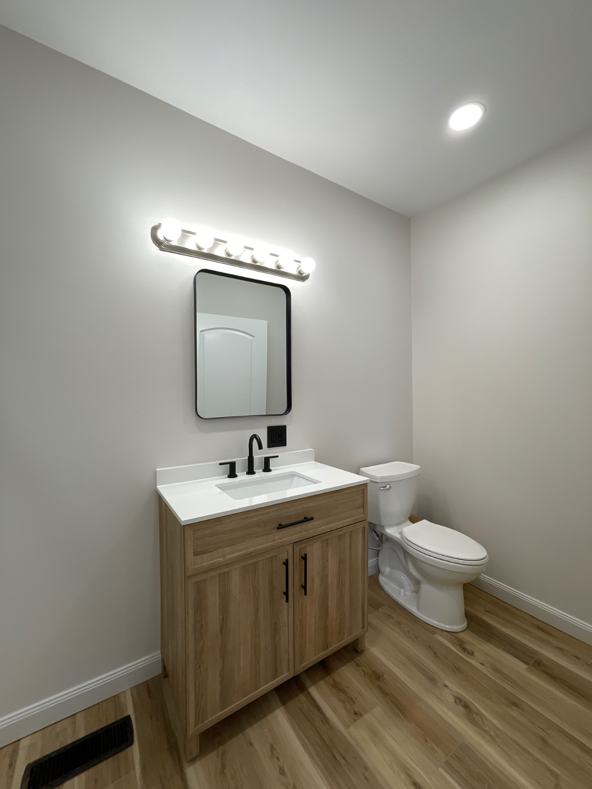 Newly Renovated Furnished Home  Move In Ready - Photo 8