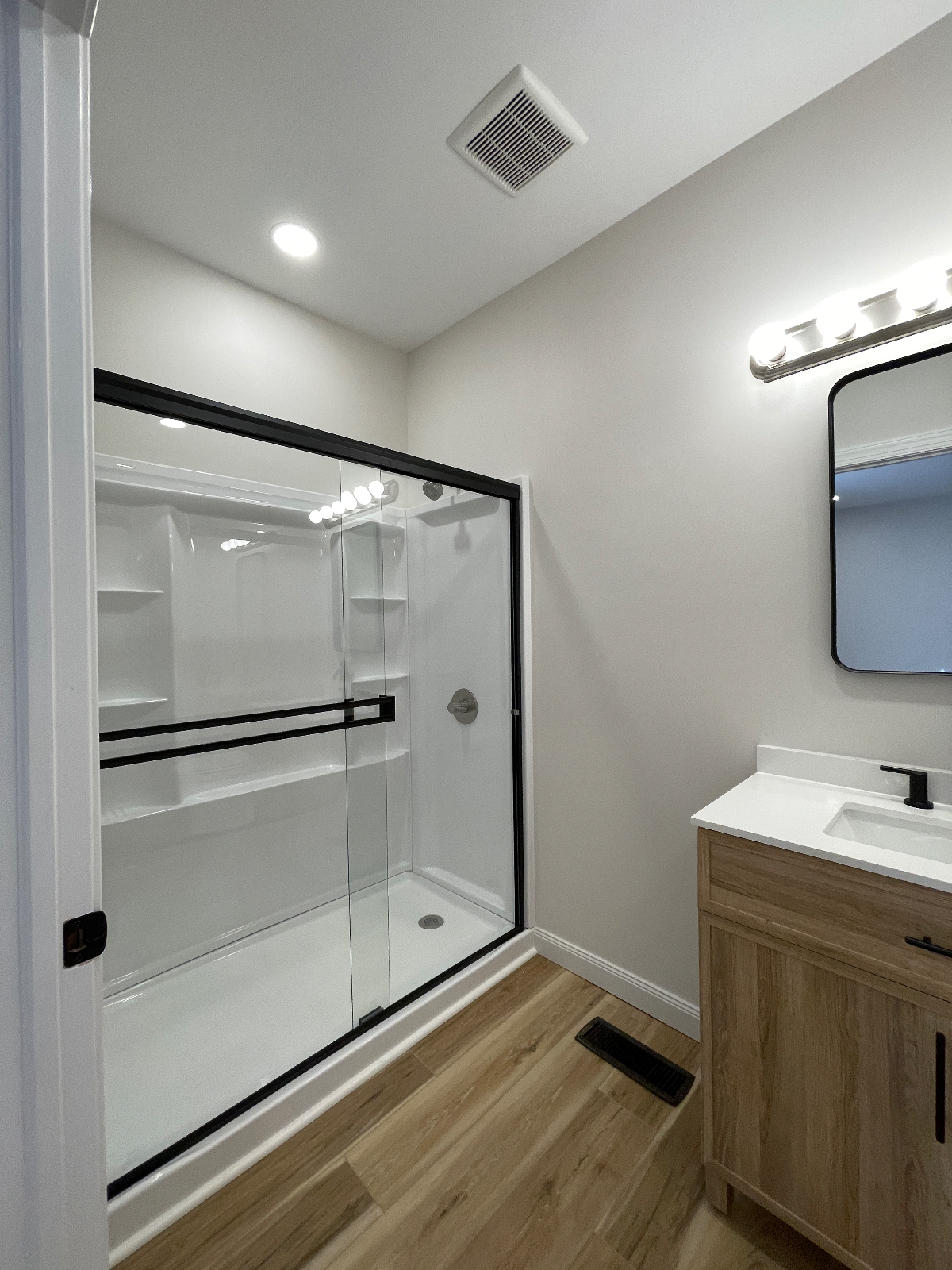 Newly Renovated Furnished Home  Move In Ready - Photo 7