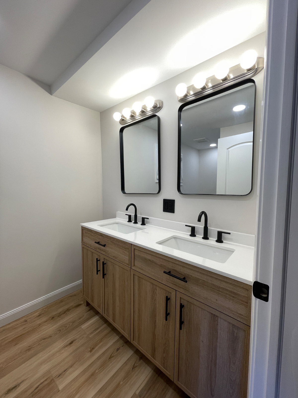 Newly Renovated Furnished Home  Move In Ready - Photo 10