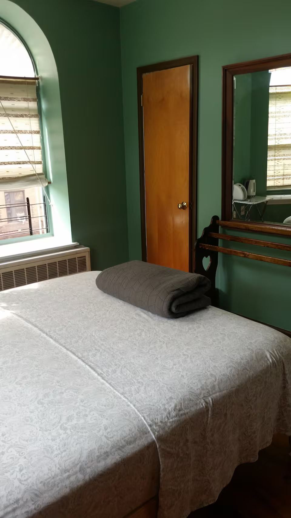 Awesome large bay room overlooking Morningside Park - Photo 2