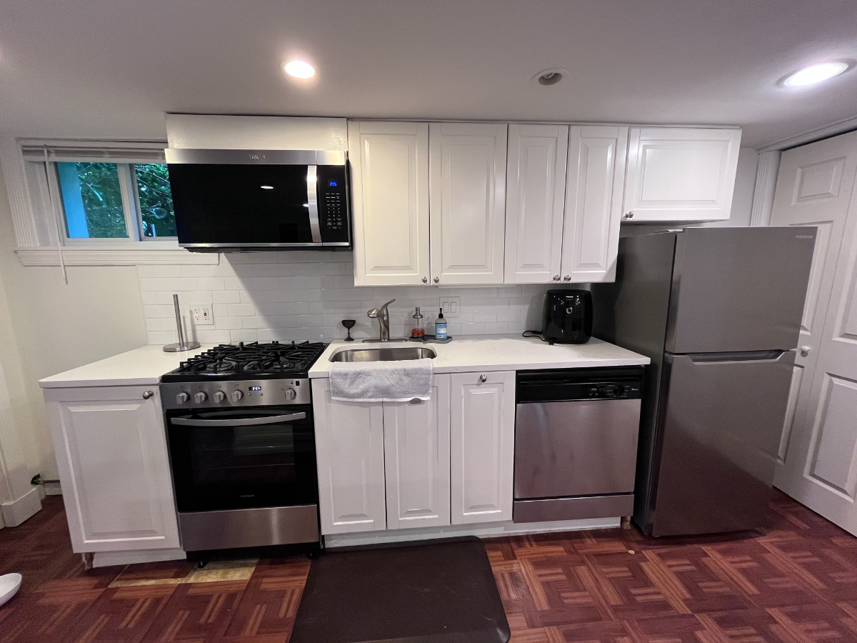 Spacious 2-Bedroom Private Garden Apartment with W/D, Dishwasher - Photo 10