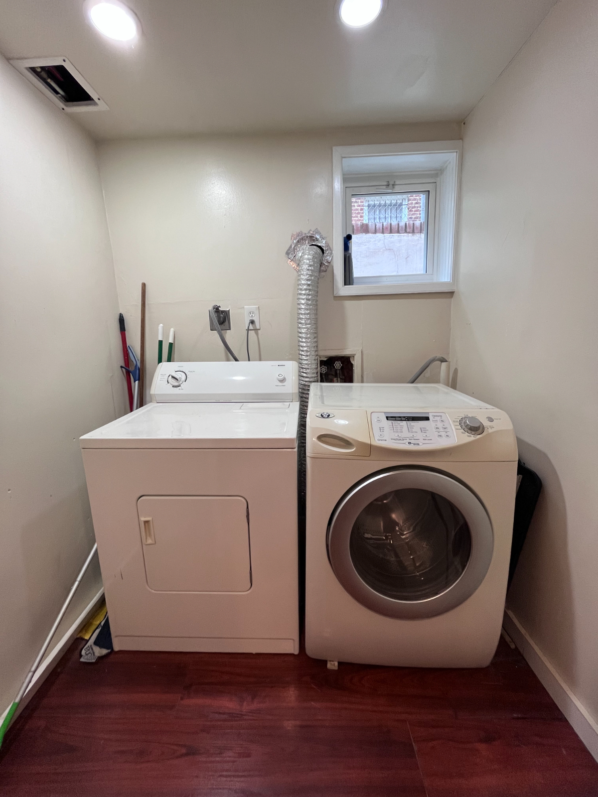 Spacious 2-Bedroom Private Garden Apartment with W/D, Dishwasher - Photo 12