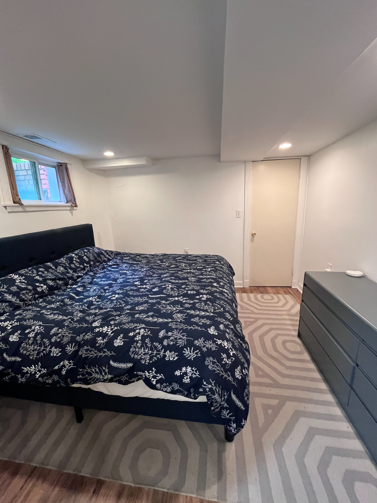 Spacious 2-Bedroom Private Garden Apartment with W/D, Dishwasher - Photo 4