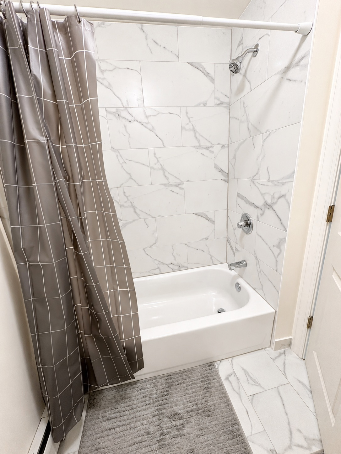 Brand New Private Studio, Queen Murphy Bed, Travel Nurse Friendly - Photo 3
