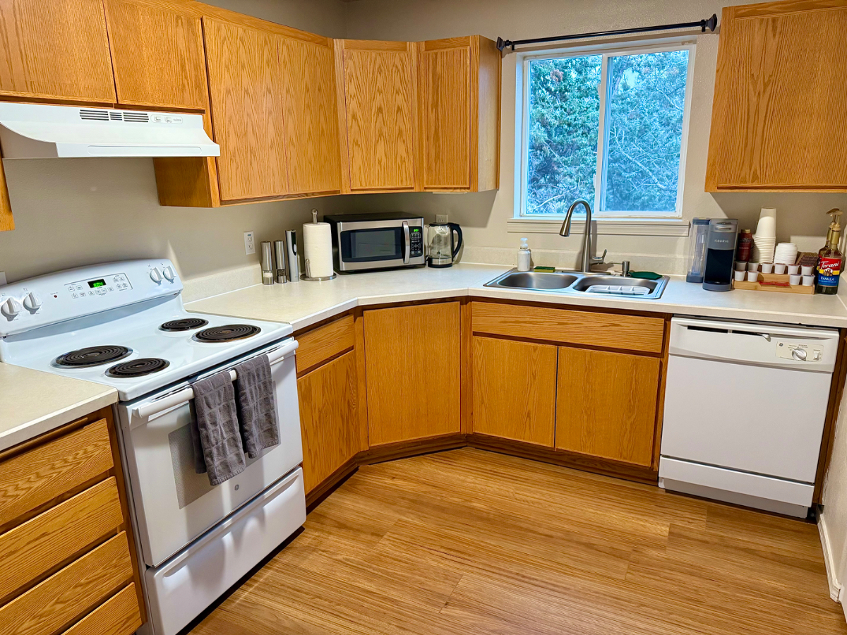 Cozy Retro-Modern Duplex - Photo 4