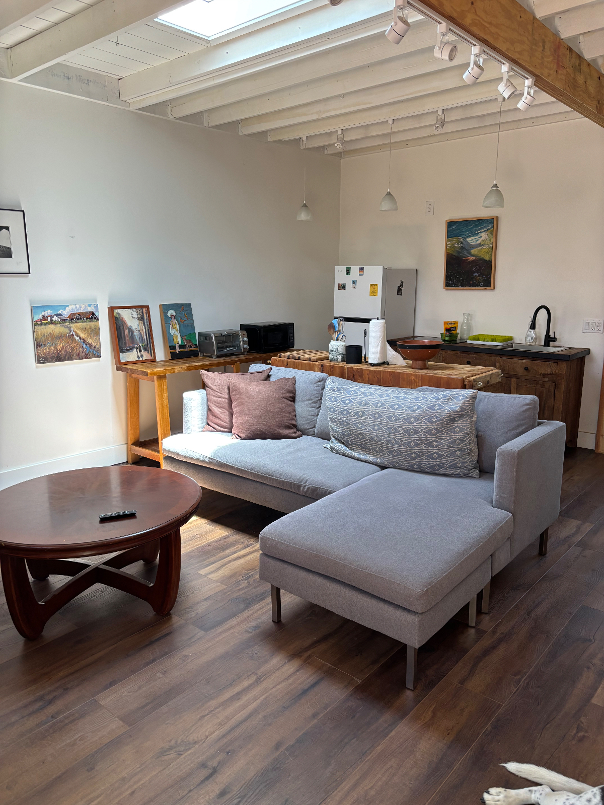 One bedroom furnished ADU - Photo 2