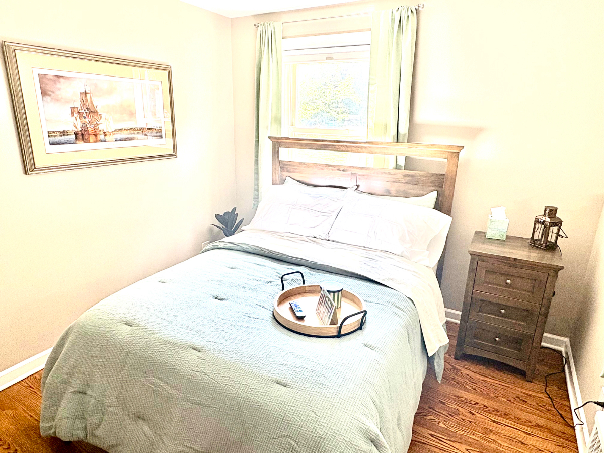 Cozy Teal Retreat Near Hospitals & Universities - Photo 1