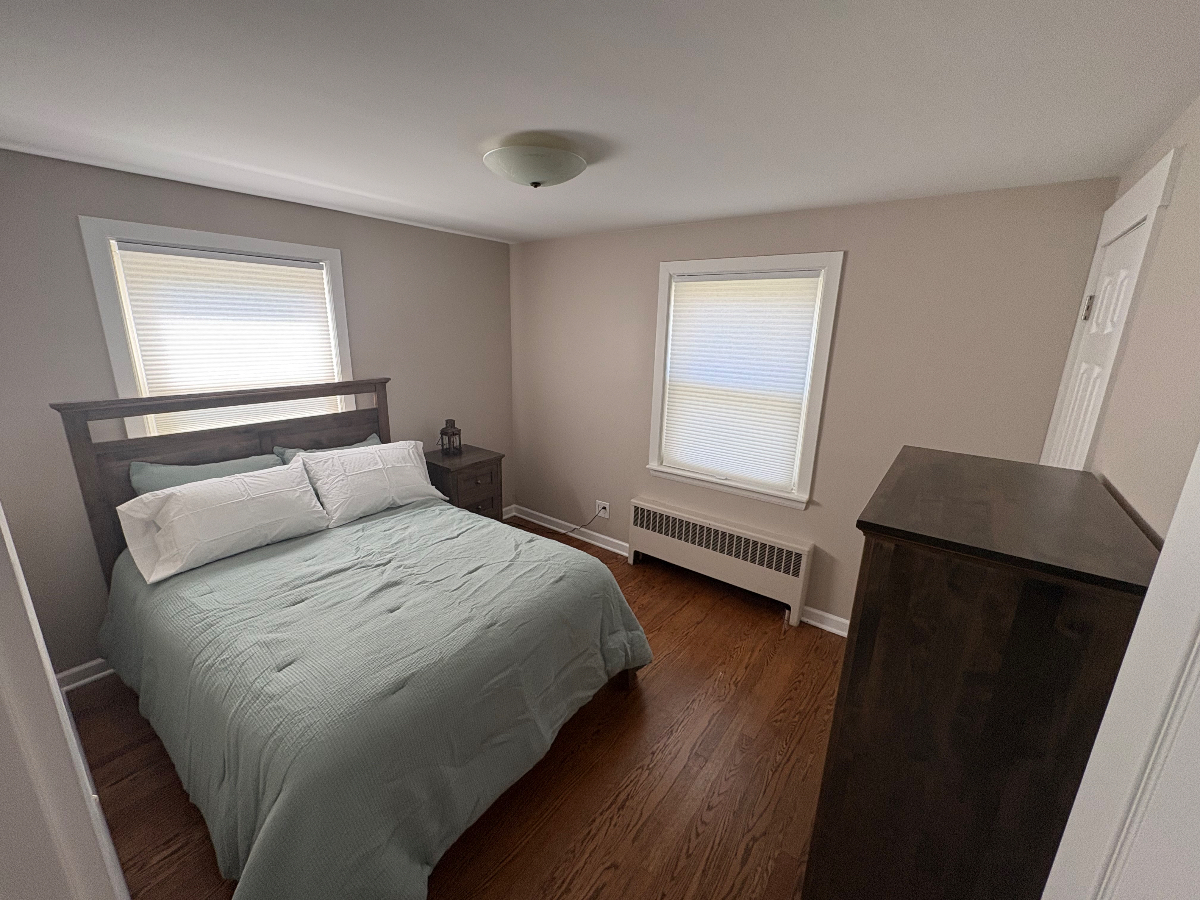 Cozy Teal Retreat Near Hospitals & Universities - Photo 2