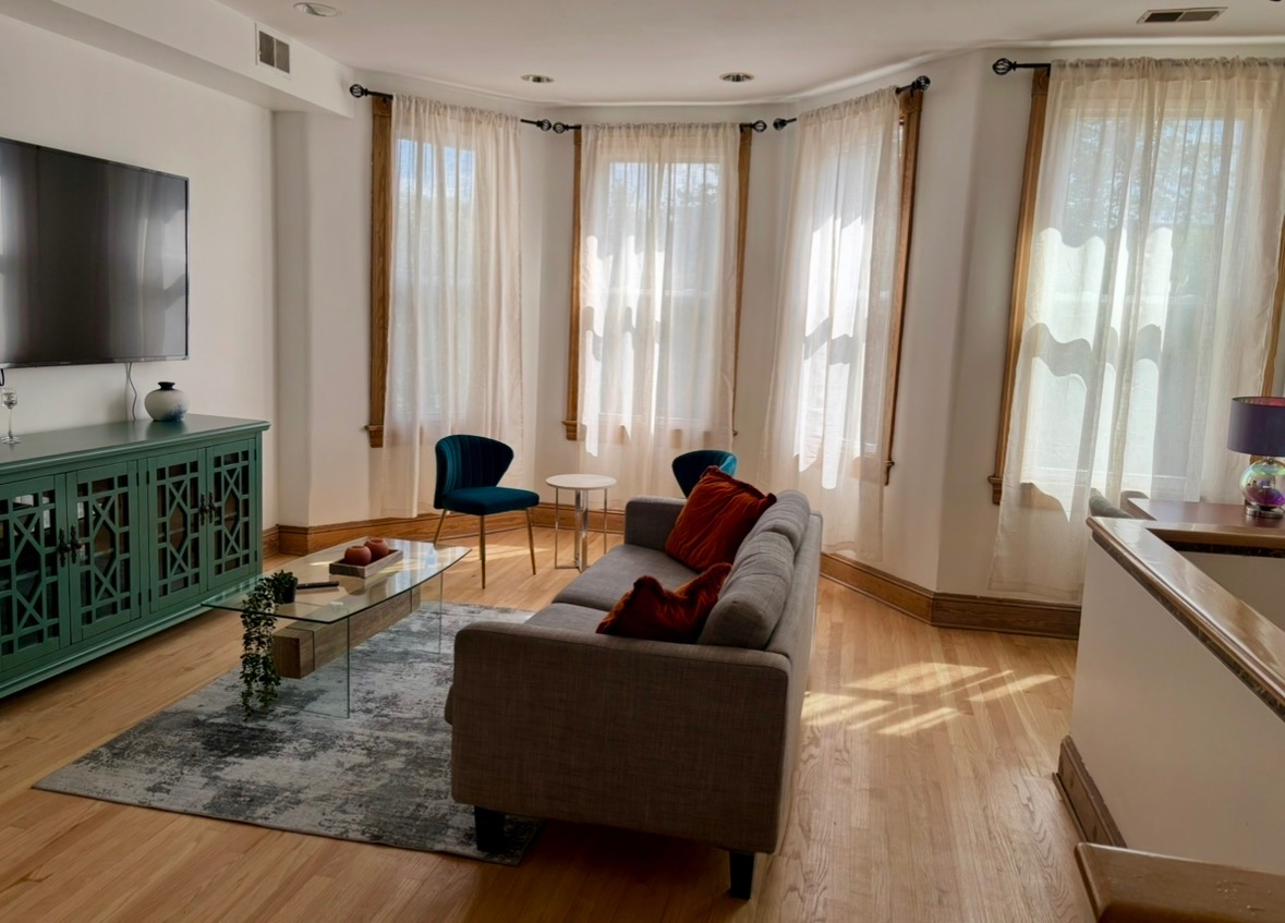 1BR, 1Bath, Kitchen, Dining and Living Room - Photo 2