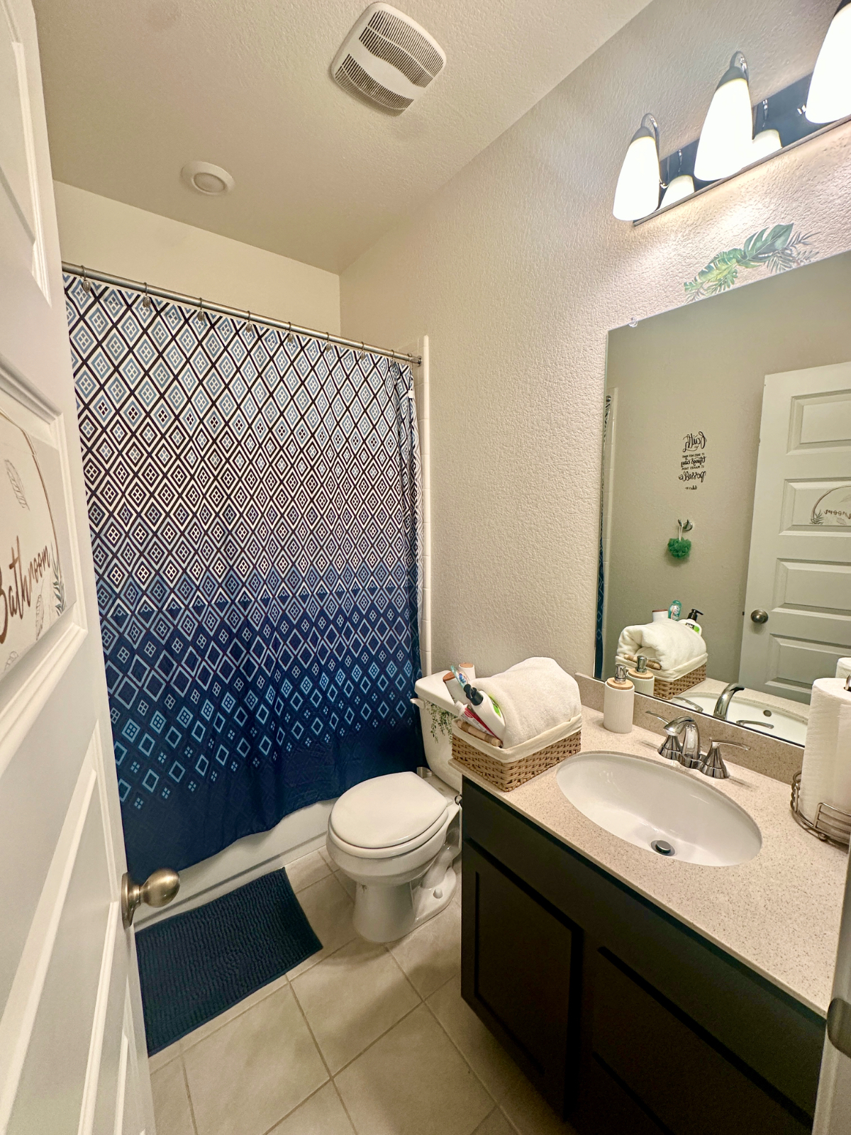 Cozy Private Bedroom & Bath in a Quiet, Comfortable Home - Photo 3