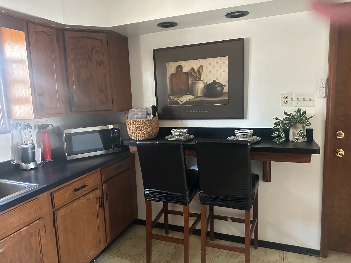 Comfortable Queen Room Near Downtown & Hospitals - Photo 4