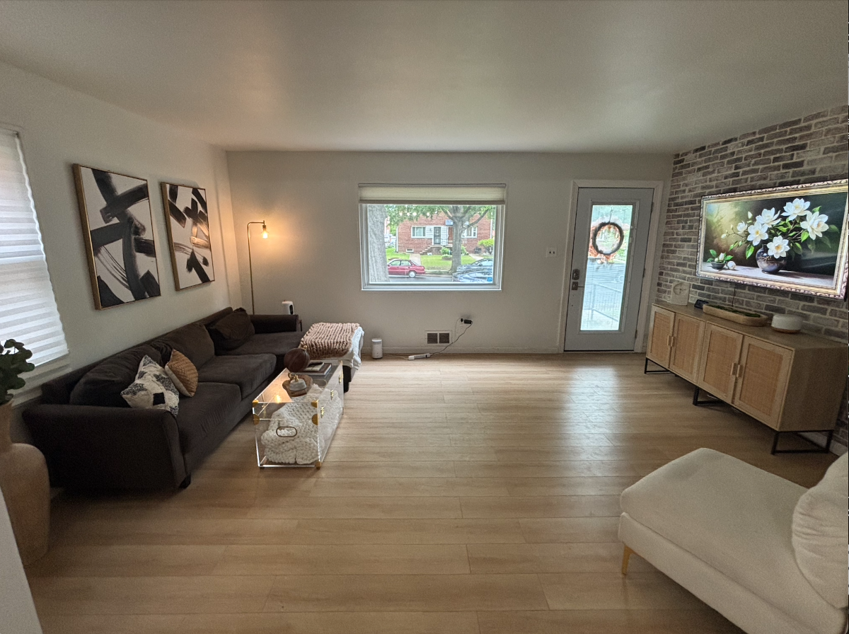 Sleek, Sunlit 3 Bed Brick Rowhome - Photo 1